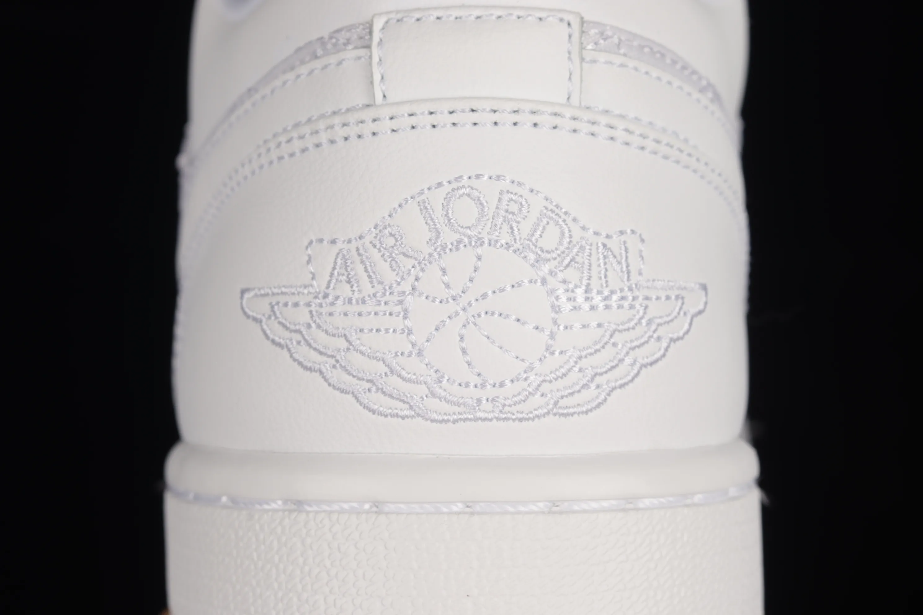 All categories Air Jordan Jordan series basketball shoes Air Jordan 1 Low Air Jordan 1 Low Quilted "Triple White" AJ1 Joe 1 all white low-top basketball shoes DB6480-100